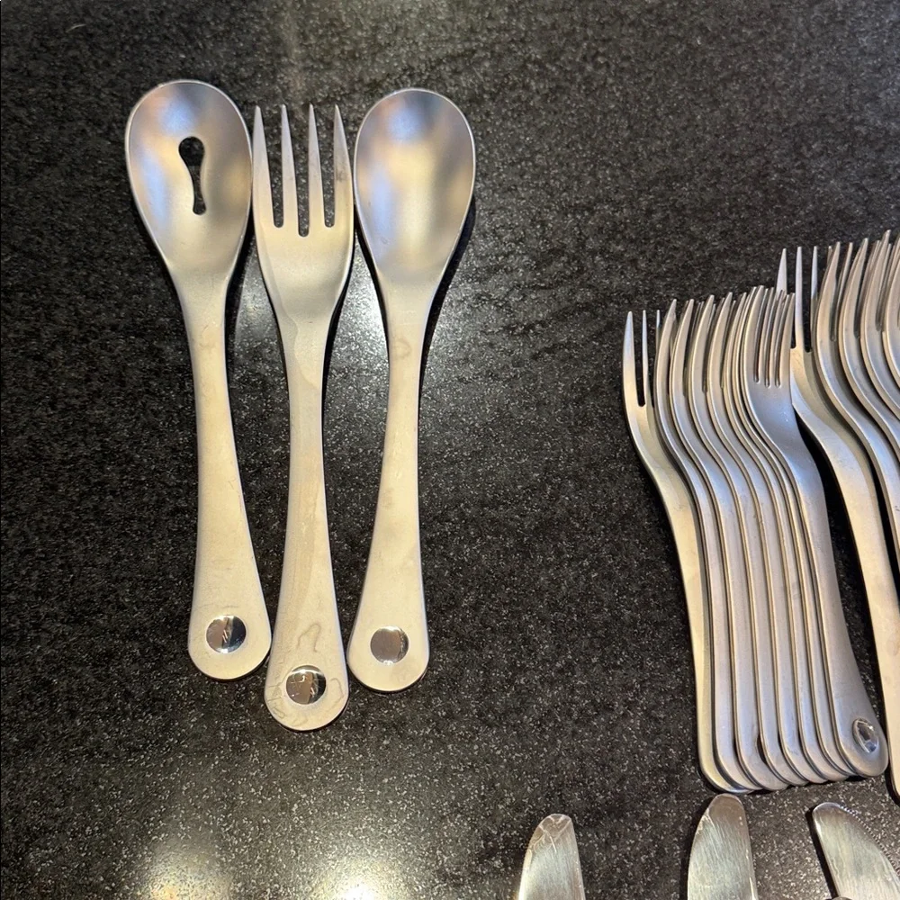 Robert Welch Design PENDULUM Stainless Flatware includes 3 SERVING , 44 pieces - Picture 4 of 8